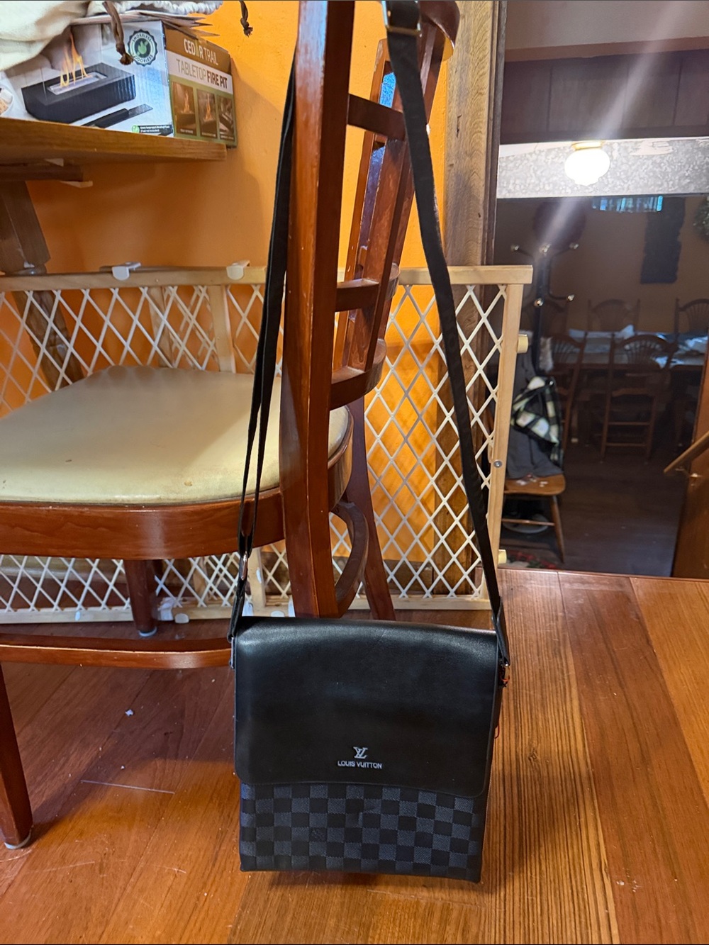 Louis Vuitton Black/Dark Gray Messenger Bag wear on the corners - Picture 7 of 7